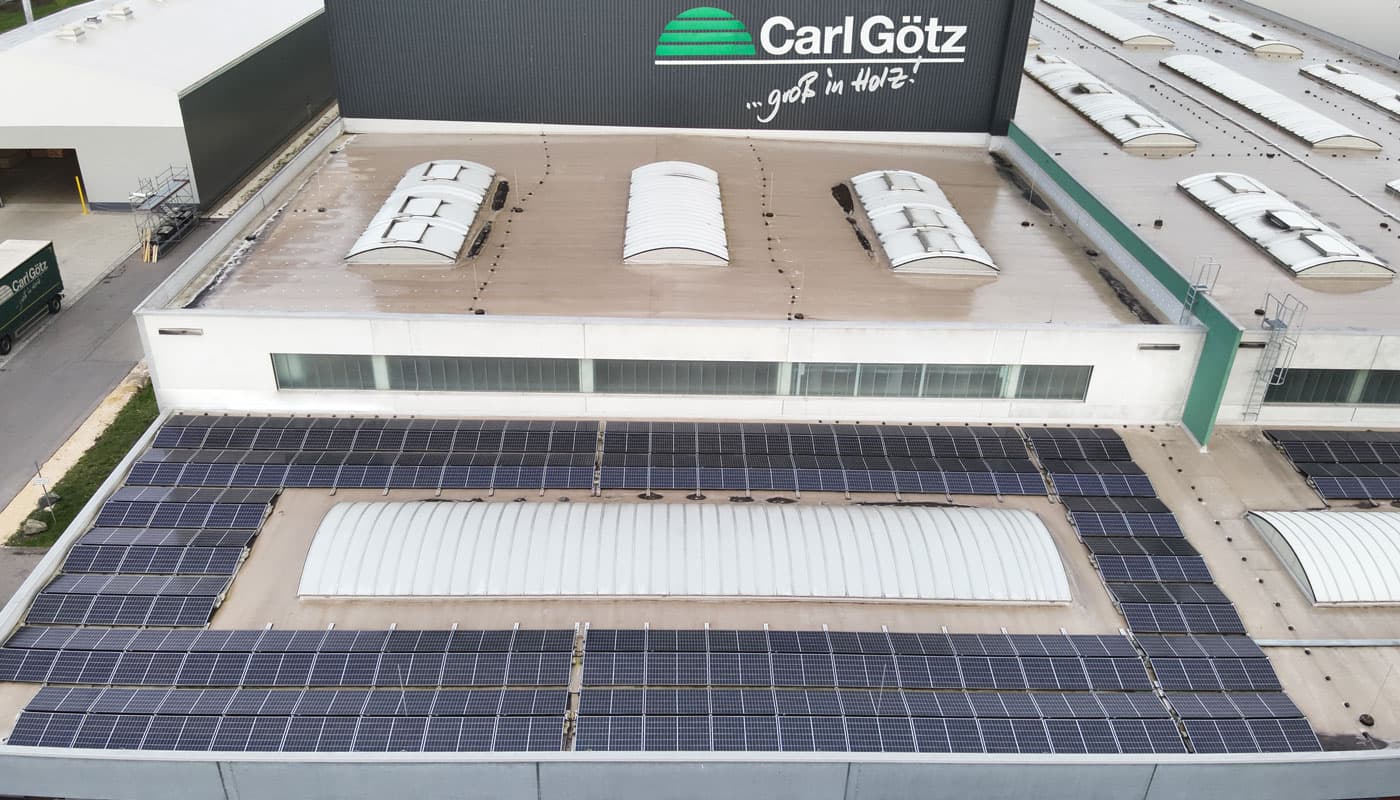 Carl Götz mit PV-Anlage auf dem Dach