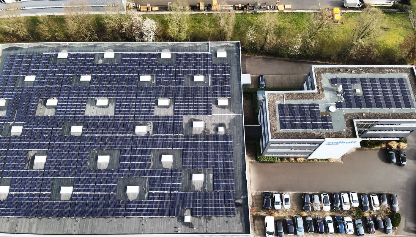Firma Sudhoff mit PV-Anlage auf dem Dach